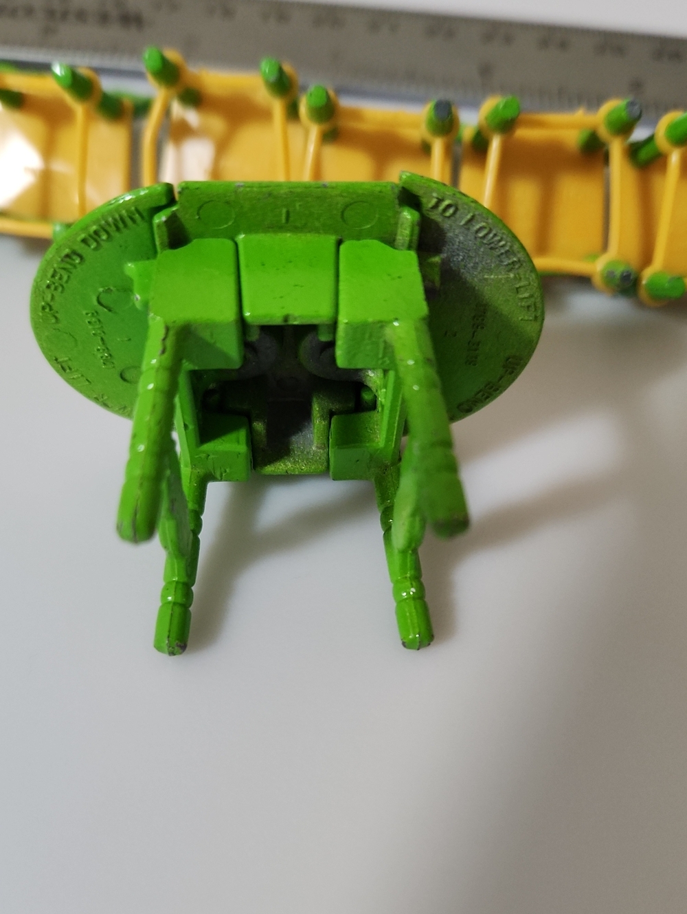Vintage 1980s Mattel "The Littles" die-cast metal dollhouse furniture pieces - Picture 3 of 16